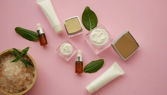加工生產(chǎn)護(hù)膚品使用香精，對(duì)皮膚有沒有傷害！